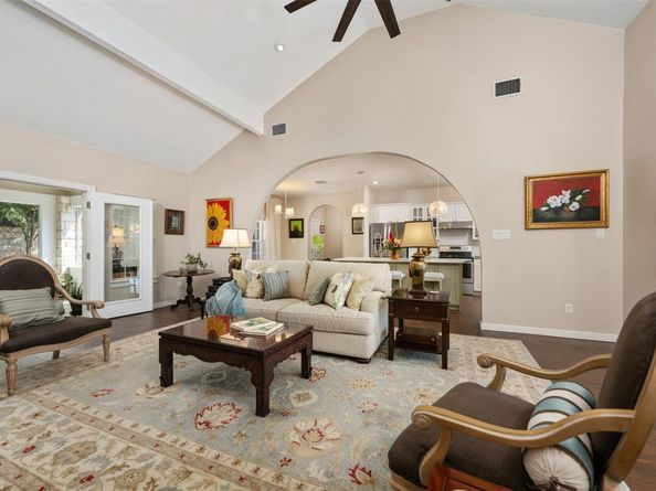 914 Challenger, Lakeway TX 78734