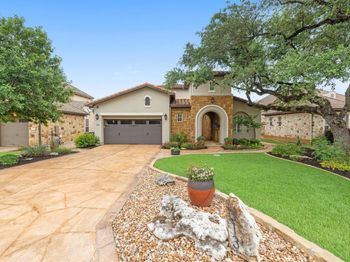 313 Grand Oaks LN