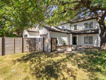 210 Le Grande Ave