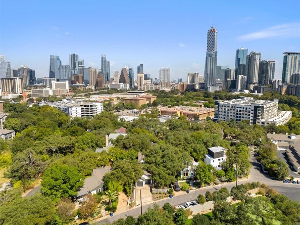 210 Le Grande Ave, Austin TX 78704