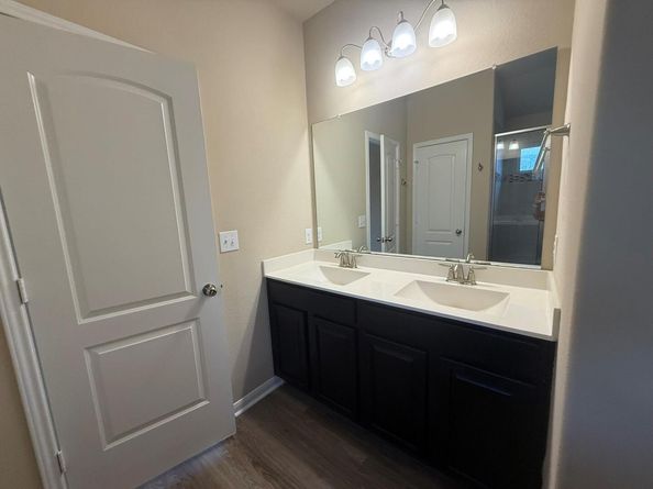 5737 Scenic Lake DR, Georgetown TX 78626