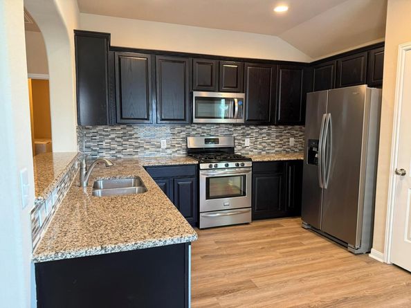 5737 Scenic Lake DR, Georgetown TX 78626