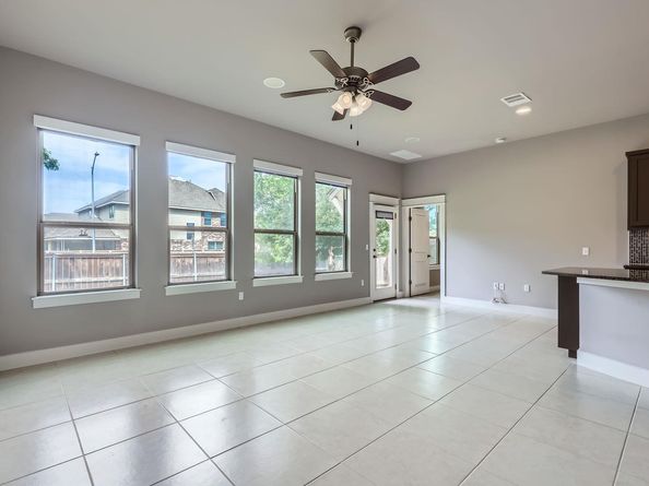 13001 Hymeadow DR 18, Austin TX 78729