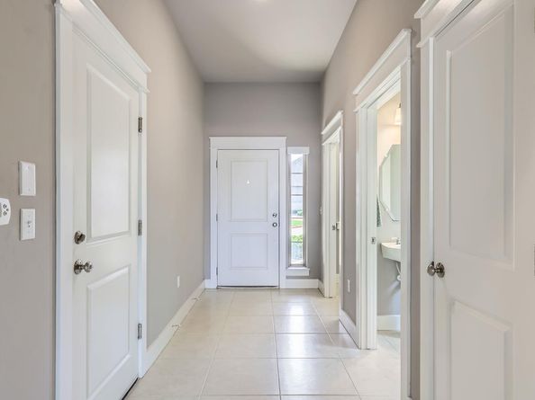 13001 Hymeadow DR 18, Austin TX 78729