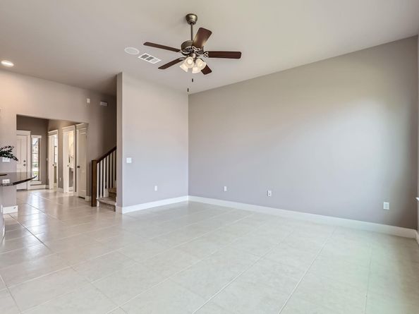 13001 Hymeadow DR 18, Austin TX 78729