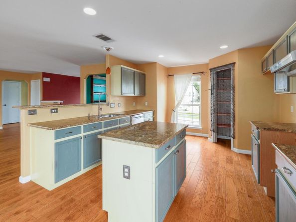 4142 Rockwood DR, Lago Vista TX 78645