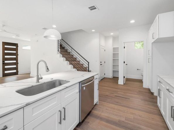 602 Irma DR 2, Austin TX 78752