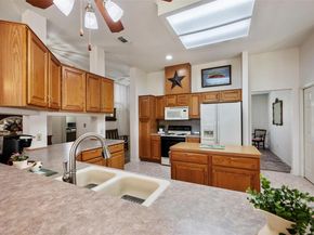 800 Red Hawk DR, Leander TX 78641