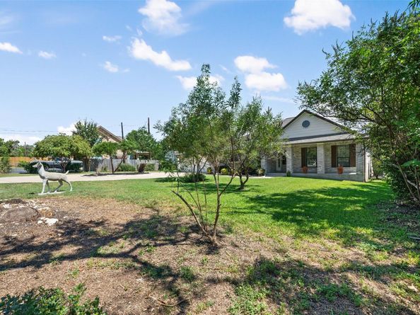 800 Red Hawk DR, Leander TX 78641