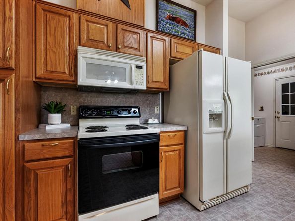 800 Red Hawk DR, Leander TX 78641