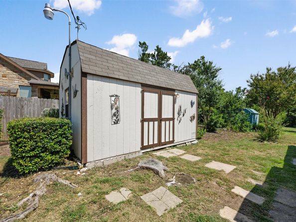 800 Red Hawk DR, Leander TX 78641