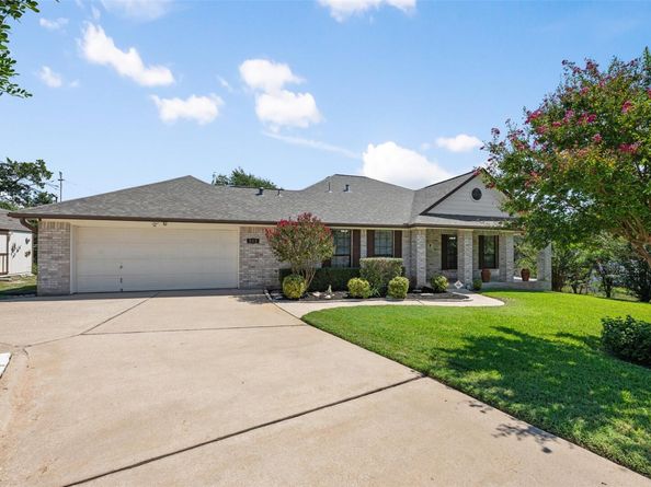 800 Red Hawk DR, Leander TX 78641