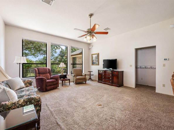 800 Red Hawk DR, Leander TX 78641