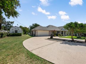 800 Red Hawk DR, Leander TX 78641