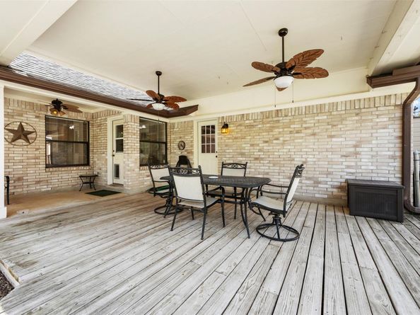 800 Red Hawk DR, Leander TX 78641