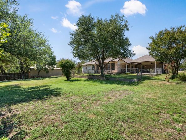 800 Red Hawk DR, Leander TX 78641