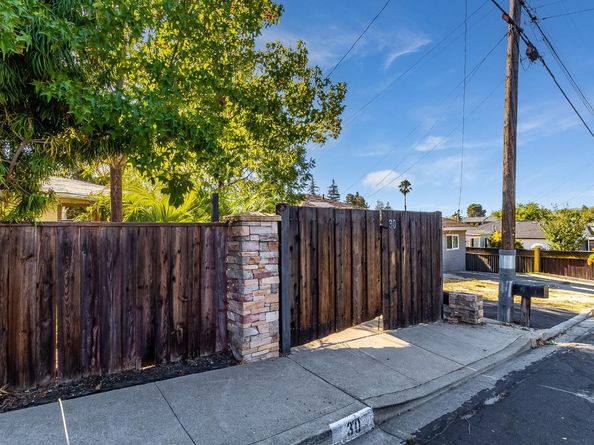 30 Goree Court, Martinez CA 94553