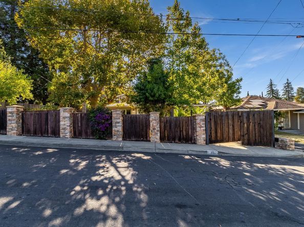 30 Goree Court, Martinez CA 94553