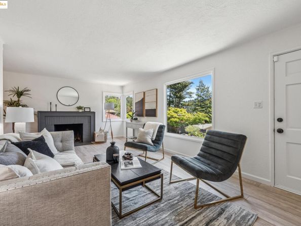 7069 Saroni Dr, Oakland CA 94611