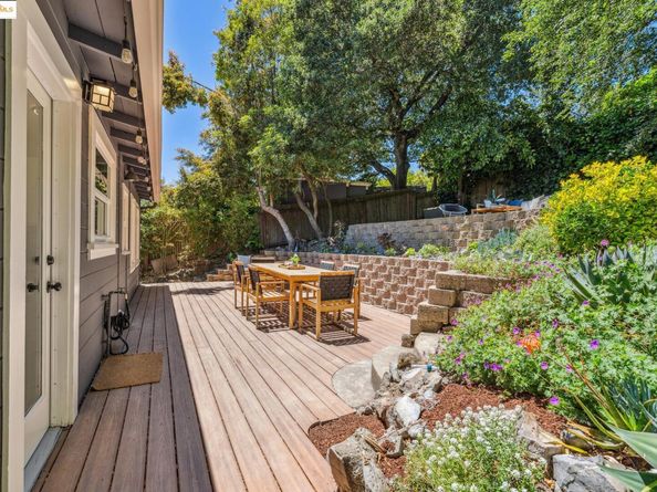 7069 Saroni Dr, Oakland CA 94611
