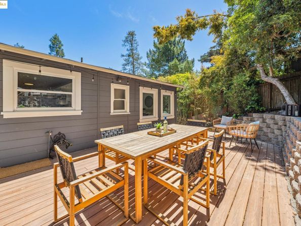 7069 Saroni Dr, Oakland CA 94611