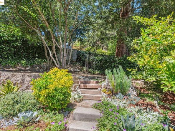 7069 Saroni Dr, Oakland CA 94611
