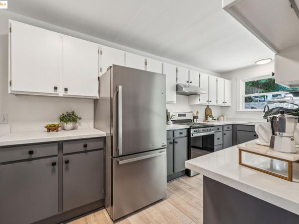 7069 Saroni Dr, Oakland CA 94611