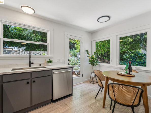 7069 Saroni Dr, Oakland CA 94611