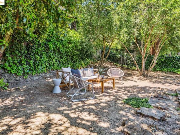 7069 Saroni Dr, Oakland CA 94611