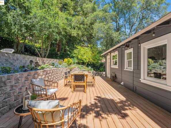 7069 Saroni Dr, Oakland CA 94611