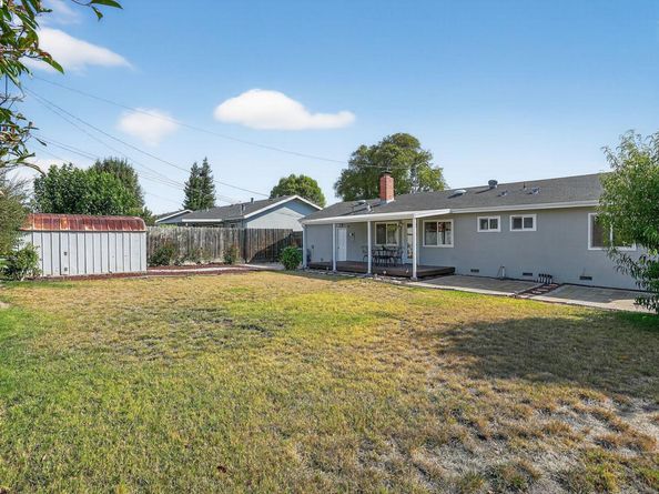 8578 Deervale Rd, Dublin CA 94568