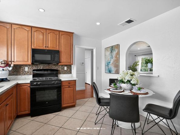 8578 Deervale Rd, Dublin CA 94568