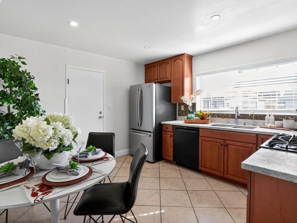 8578 Deervale Rd, Dublin CA 94568