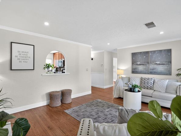 8578 Deervale Rd, Dublin CA 94568