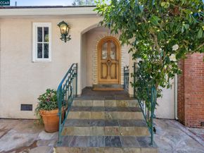 40 Las Palomas, Orinda CA 94563