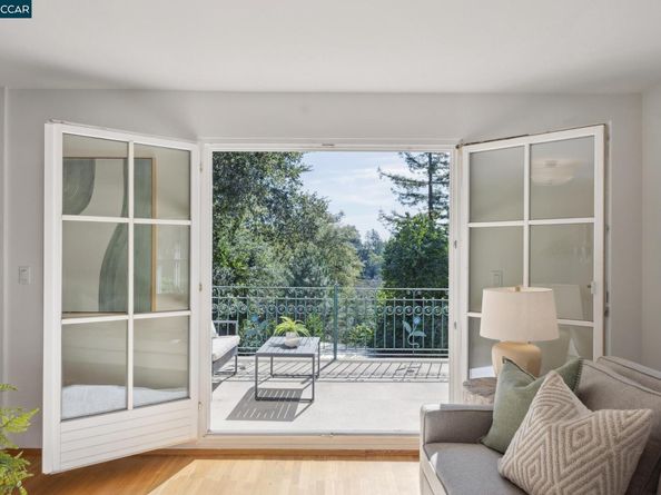 40 Las Palomas, Orinda CA 94563