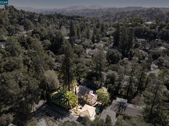 40 Las Palomas, Orinda CA 94563