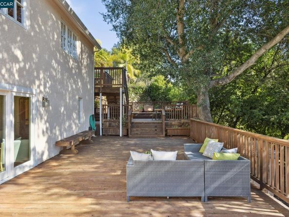 40 Las Palomas, Orinda CA 94563