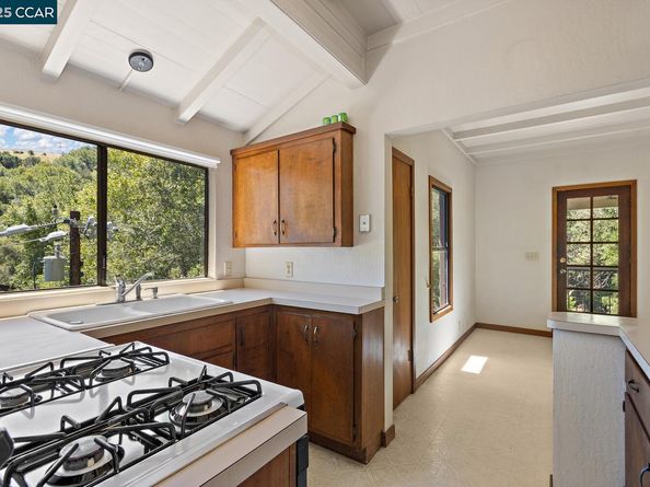 37 20 La Madronal, Orinda CA 94563