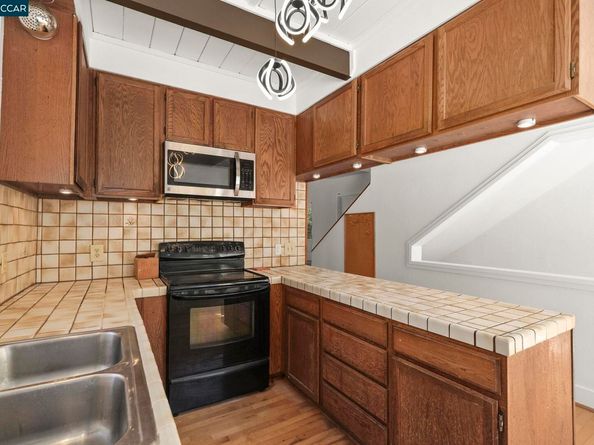 6956 Sayre Dr, Oakland CA 94611