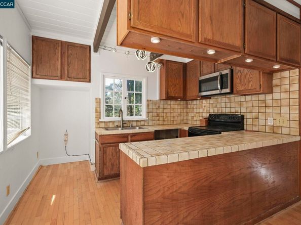6956 Sayre Dr, Oakland CA 94611