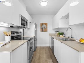 130 Lakeshore Ct, Richmond CA 94804