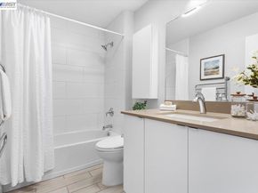 130 Lakeshore Ct, Richmond CA 94804