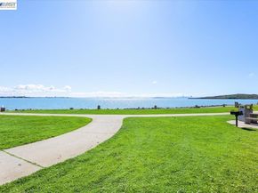 130 Lakeshore Ct, Richmond CA 94804