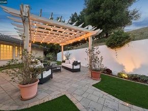 6 Tanglewood Lane, Lafayette CA 94549