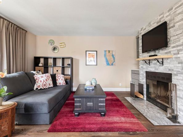 122 Lakeshore Ct, Richmond CA 94804
