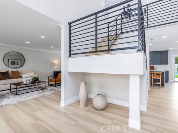 4401 Cezanne Avenue, Woodland Hills (los Angeles) CA 91364