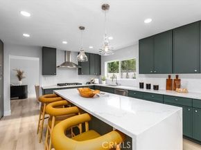 4401 Cezanne Avenue, Woodland Hills (los Angeles) CA 91364