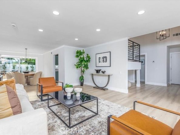 4401 Cezanne Avenue, Woodland Hills (los Angeles) CA 91364