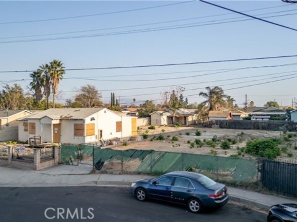 13722 Pierce Street, Pacoima (los Angeles) CA 91331